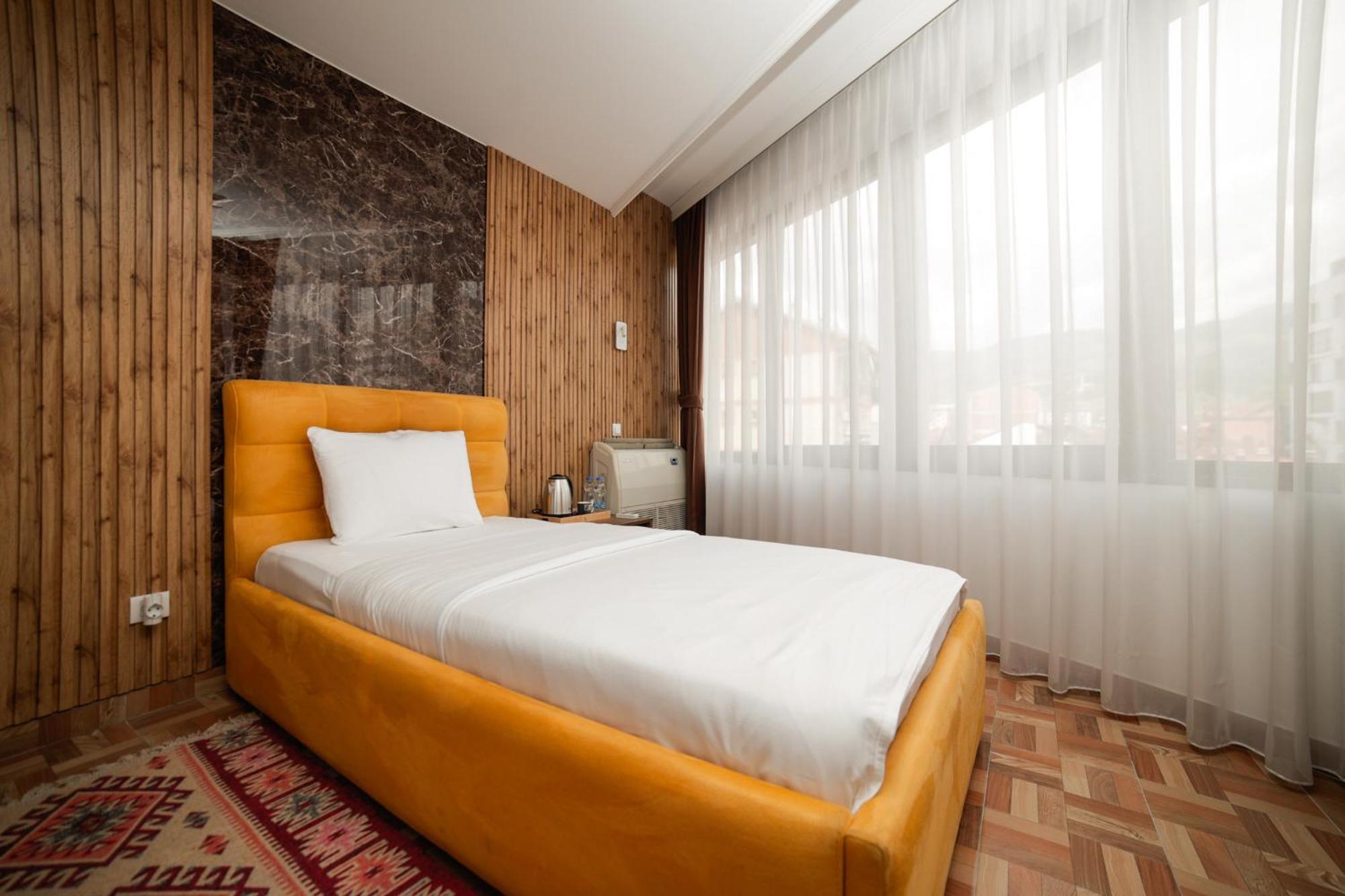 Hotel Denis Prizren Esterno foto