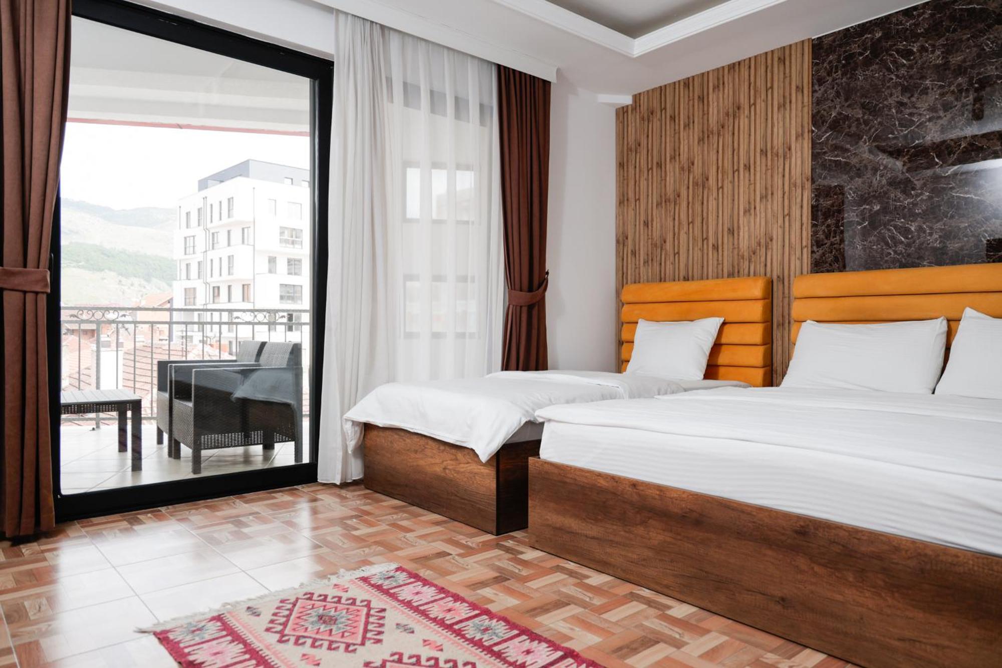 Hotel Denis Prizren Esterno foto