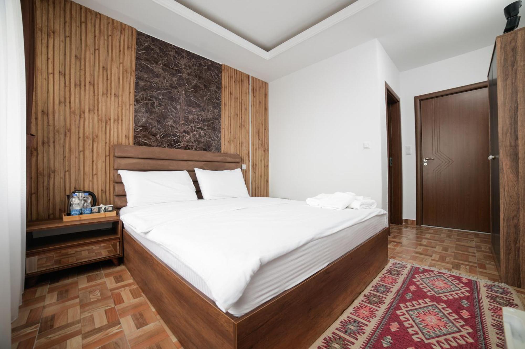 Hotel Denis Prizren Esterno foto